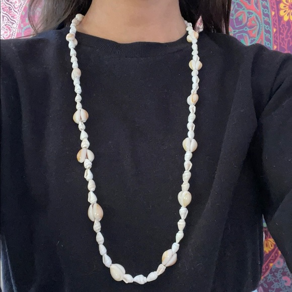 2 Shell Necklaces - Picture 3 of 4